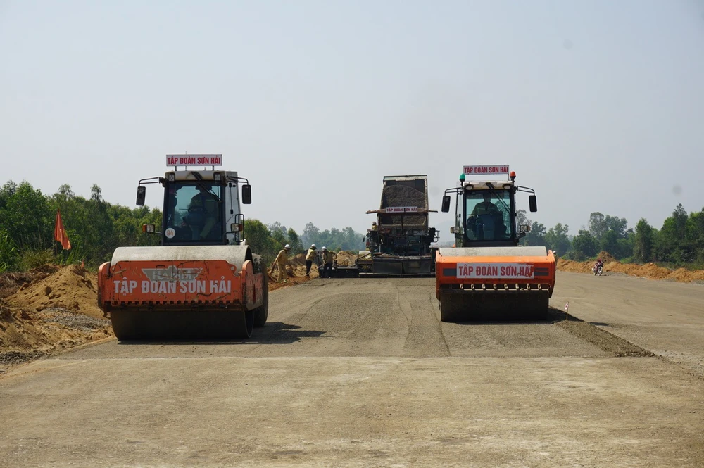 Bộ trưởng Bộ GTVT: Phấn đấu hoàn thành cao tốc Bắc-Nam qua tỉnh Bình Định, Phú Yên trong quý 3 năm 2025