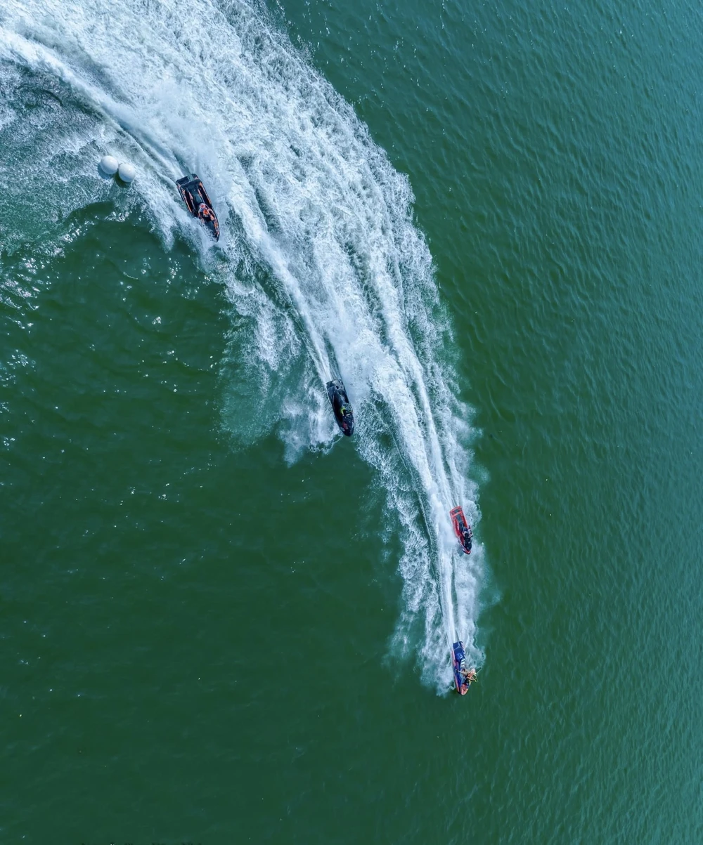 đua mô tô nước