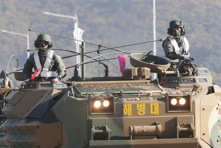 Thủy quân lục chiến Hàn Quốc tham gia cuộc tập trận phòng thủ Hoguk với Mỹ ở thành phố Incheon (Hàn Quốc) ngày 27-10. Ảnh: YONHAP