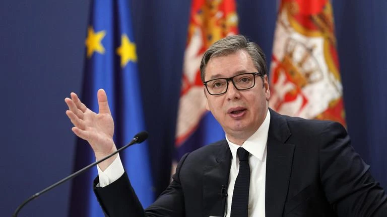 Tổng thống Serbia - ông Aleksandar Vucic phát biểu trước trong một cuộc họp báo ở thủ đô Belgrad (Serbia) ngày 6-5. Ảnh: AP