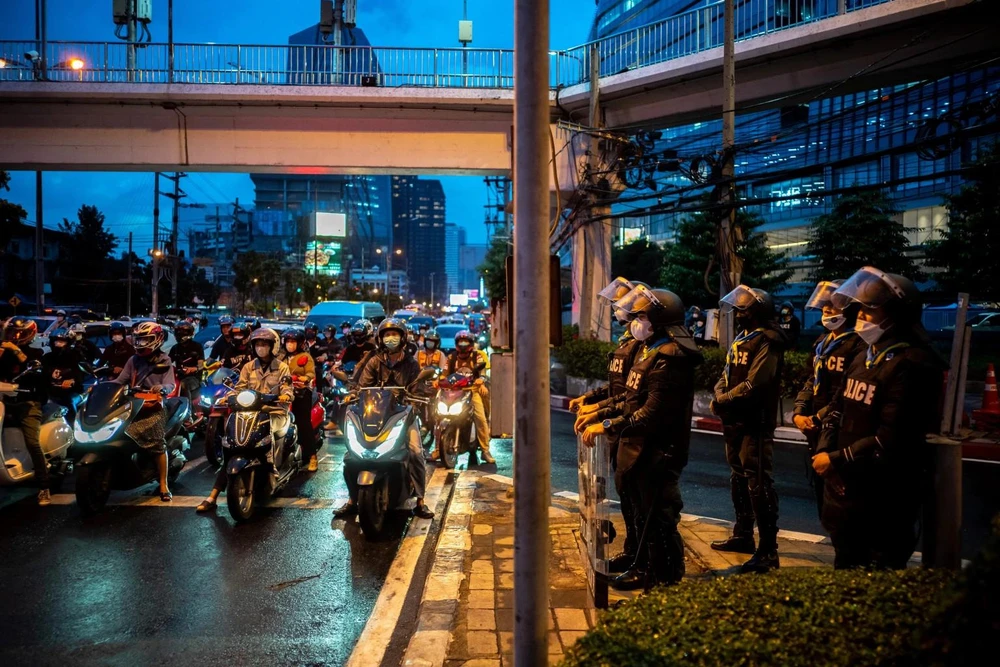 Cảnh sát Thái Lan đảm bảo an ninh trên đường phố thủ đô Bangkok trước Hội nghị APEC. Ảnh: THE NATION THAILAND