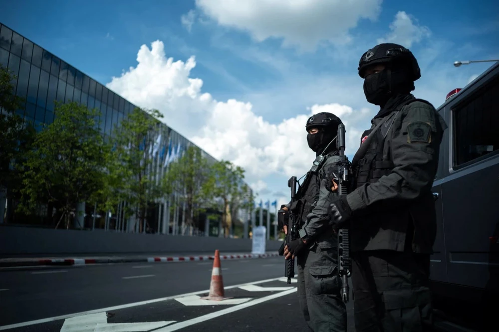 Cảnh sát Thái Lan đảm bảo an ninh trên đường phố thủ đô Bangkok trước Hội nghị APEC. Ảnh: THE NATION THAILAND