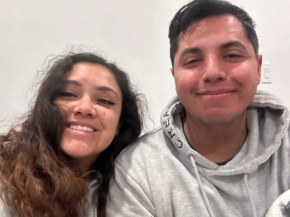 Cô Cloe Fields và anh Christian Zelada sau vụ tai nạn. Ảnh: CLOE FIELDS