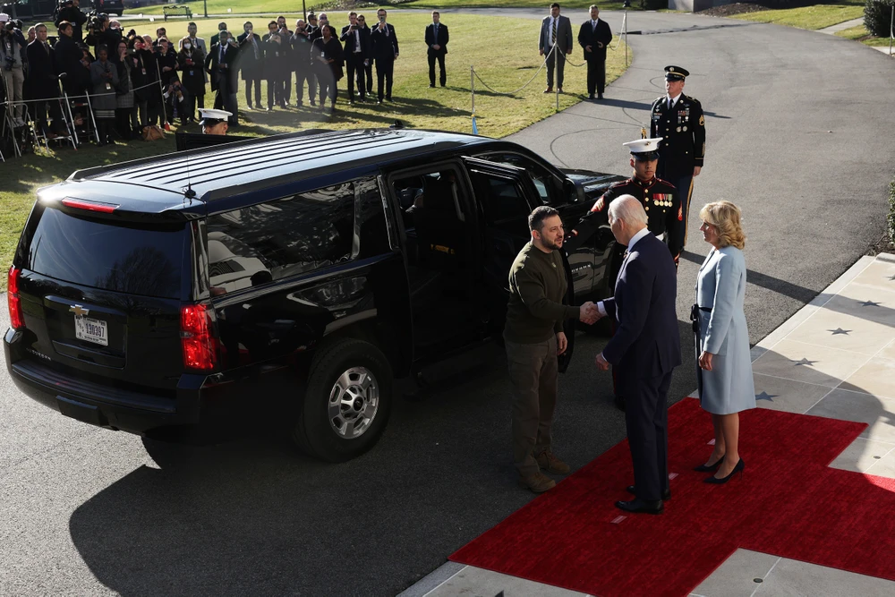 Tổng thống Mỹ Joe Biden và đệ nhất phu nhân Jill Biden chào đón ông Zelensky tại Nhà Trắng. Ảnh: AP