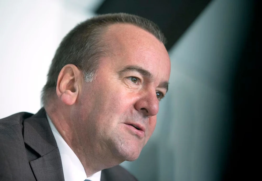 Tân Bộ trưởng Quốc phòng Đức - ông Vladimir Pistorius khi còn làm Bộ trưởng Nội vụ bang Lower Saxony ngày 18-11-2015. Ảnh: REUTERS