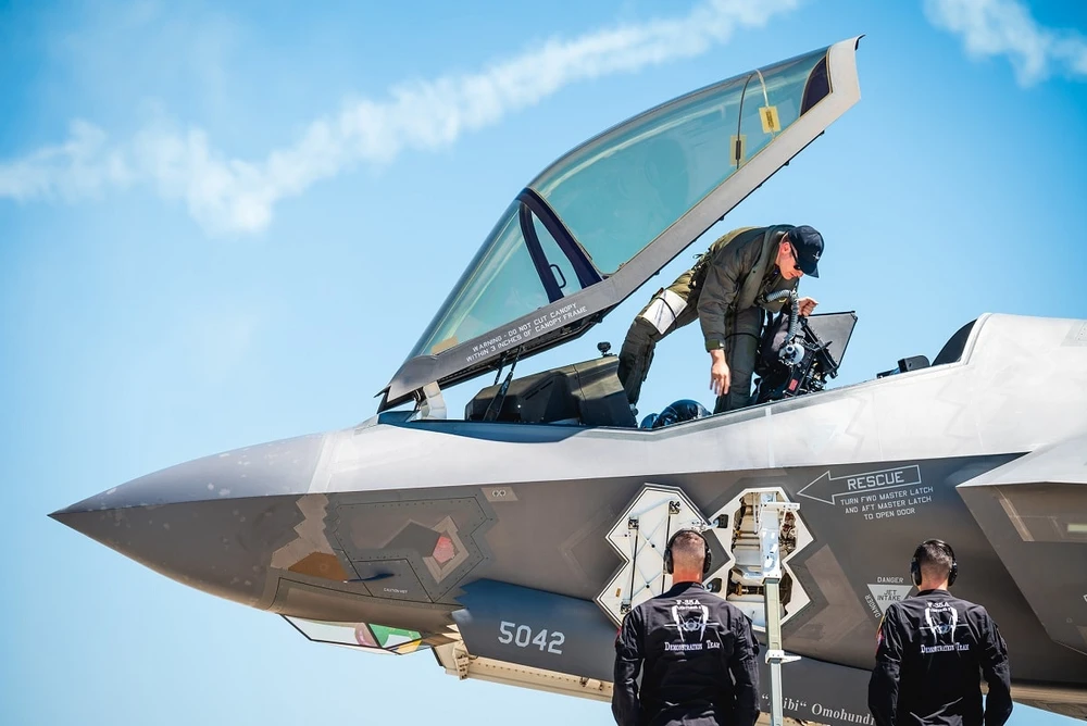 Tiêm kích F-35A của Không quân Mỹ tại Triển lãm Hàng không Wings Over Wayne 2019 tại Căn cứ Không quân Seymour Johnson, bang North Carolina ngày 27-4-2019. Ảnh: KHÔNG QUÂN MỸ Tiêm kích F-35A của Không quân Mỹ tại Triển lãm Hàng không Wings Over Wayne 2019 tại Căn cứ Không quân Seymour Johnson, bang North Carolina ngày 27-4-2019. Ảnh: KHÔNG QUÂN MỸ