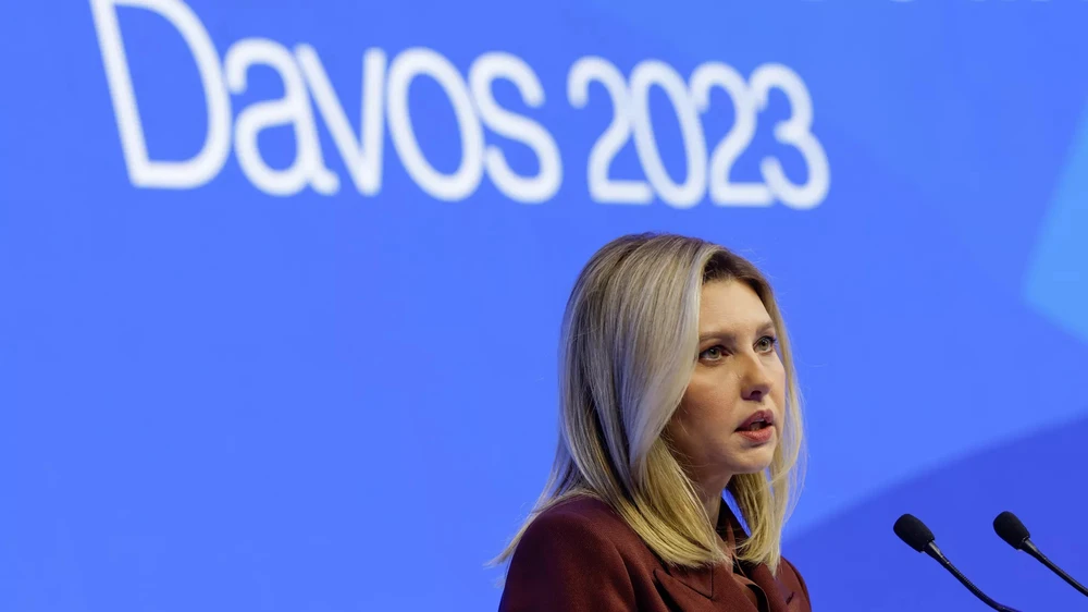 Đệ nhất phu nhân Ukraine - bà Olena Zelenska phát biểu trong ngày khai mạc Hội nghị thường niên Diễn đàn Kinh tế Thế giới (WEF) ở thị trấn Davos (Thụy Sĩ) ngày 17-1. Ảnh: BLOOMBERG