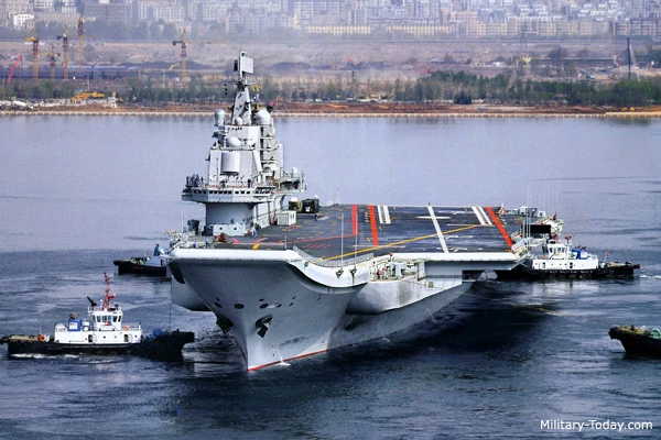 Tàu sân bay Liêu Ninh Type 001 được nâng cấp từ tàu Varyag của Liên Xô. Ảnh: MILITARY-TODAY
