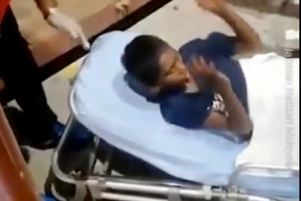 Fahim được đưa đến bệnh viện gần đó. Ảnh: REDDIT