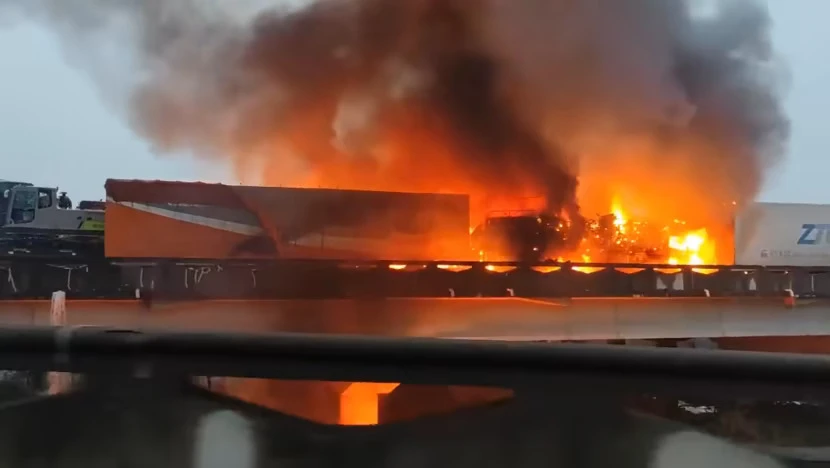 Tai nạn liên hoàn dẫn đến cháy lớn trên đường cao tốc ở tỉnh Hồ Nam khiến 16 người thiệt mạng. Ảnh: SCREENGRAB