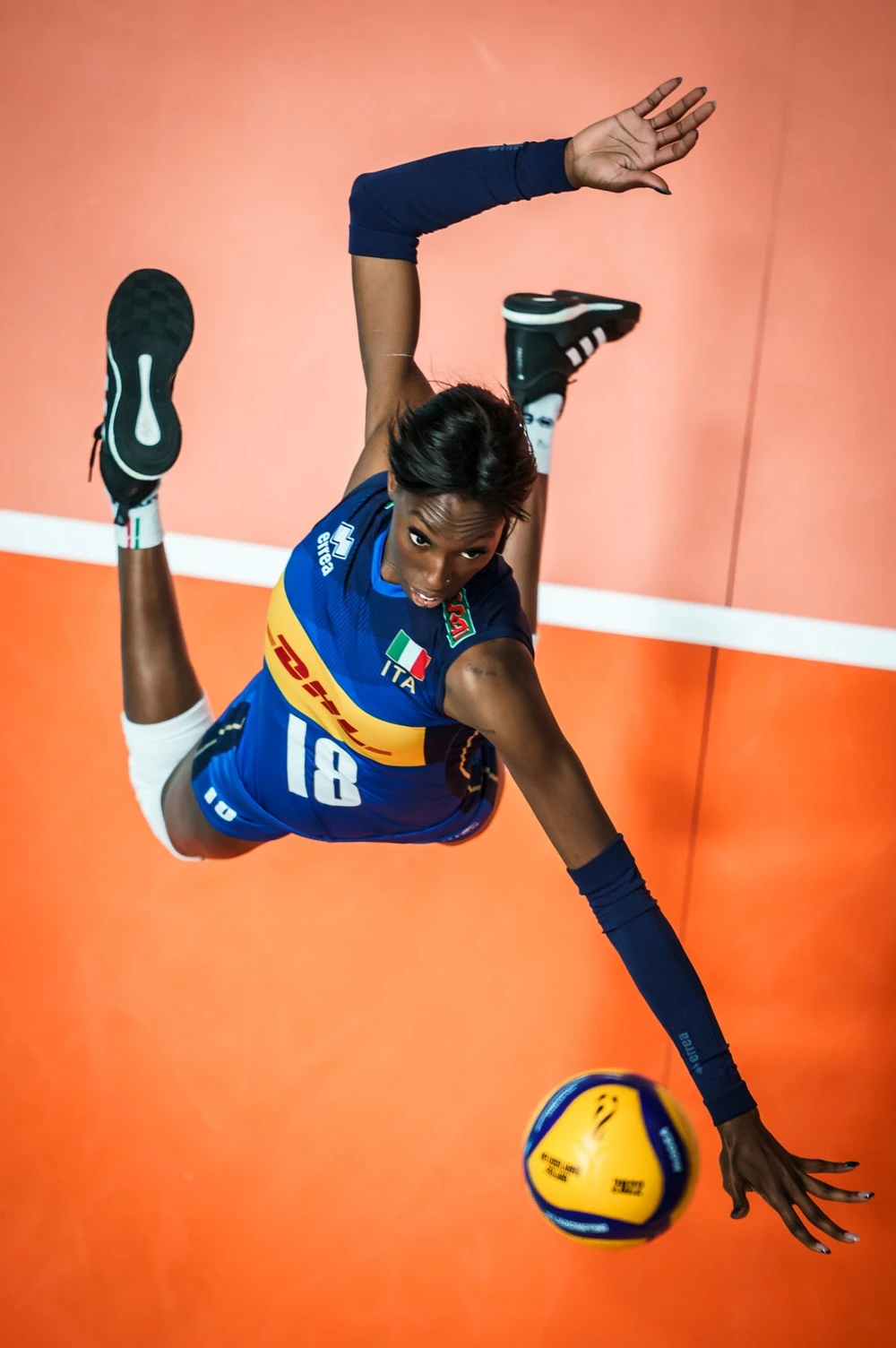 Vận động viên bóng chuyền người Ý Paola Egonu trong Giải vô địch Bóng chuyền nữ Thế giới. Ảnh: SONY WORLD PHOTOGRAPHY AWARDS 2023