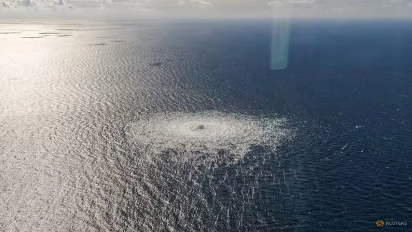 Rò rỉ khí gas tại đường ống dẫn khí đốt Nord Stream 2 trên biển Baltic ngày 27-9-2022. Ảnh: REUTERS