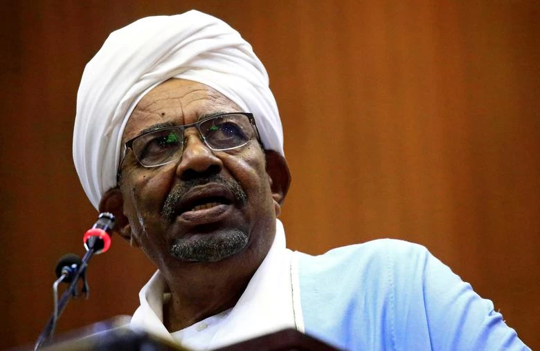Cựu Tổng thống Sudan Omar al-Bashir trong cuộc họp quốc hội ở Khartoum, Sudan vào tháng 4-2019. Ảnh: REUTERS
