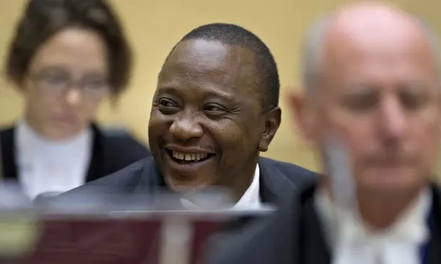 Cựu Tổng thống Kenya Uhuru Kenyatta tại Tòa án Hình sự Quốc tế ở The Hague (Hà Lan) vào tháng 10-2014. Ảnh: EPA