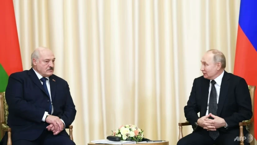 Tổng thống Nga Vladimir Putin (phải) và Tổng thống Belarus - ông Alexander Lukashenko. Ảnh: SPUTNIK