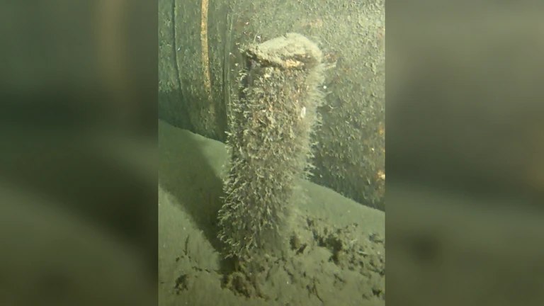 Một vật thể không xác định được tìm thấy gần đường ống Nord Stream 2 trên biển Baltic. Ảnh: BỘ QUỐC PHÒNG ĐAN MẠCH