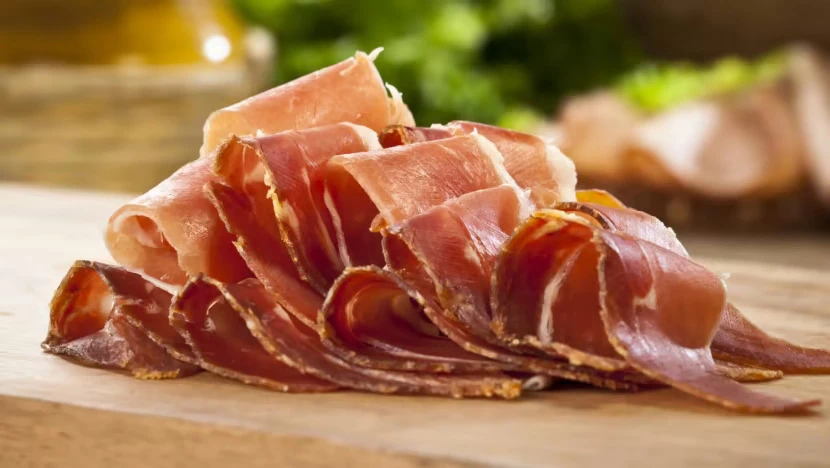 Theo EFSA, chất nitrosamine được tìm thấy trong thịt qua chế biến. Ảnh: CNA