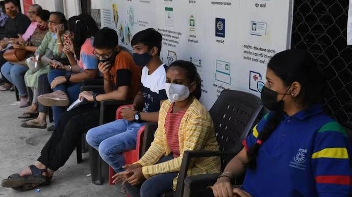 Số ca nhiễm ở Ấn Độ gia tăng do sự xuất hiện của biến thể XBB.1.16. Ảnh: AFP