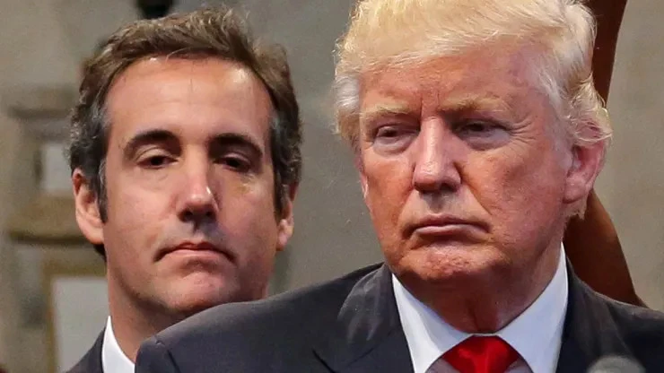 Ông Donald Trump (phải) và cựu luật sư của ông là ông Michael Cohen. Ảnh: REUTERS