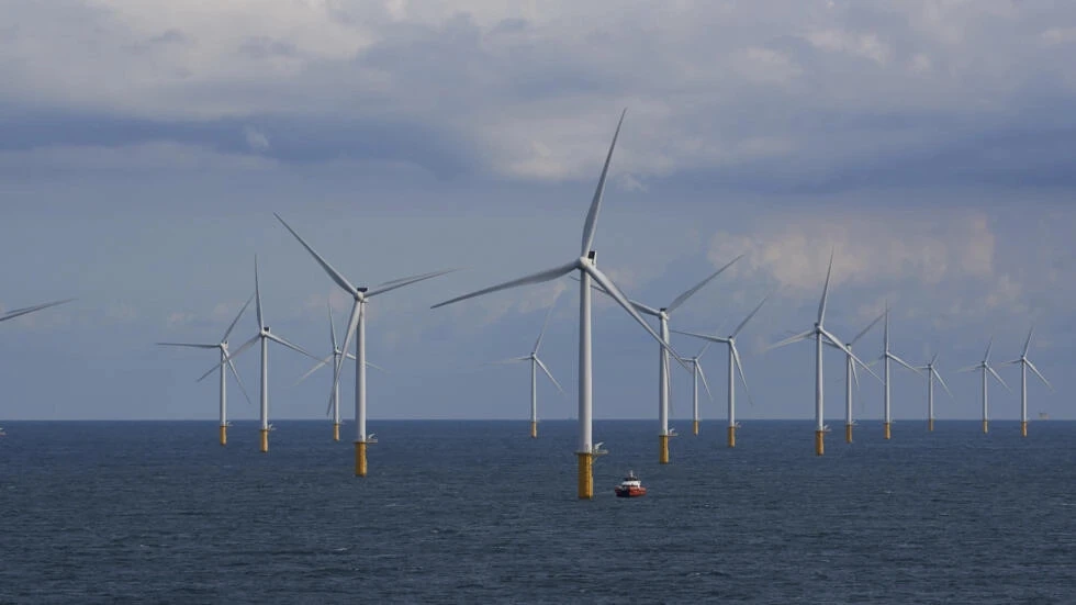 Các tua-bin gió ở Biển Bắc, ngoài khơi bờ biển Bỉ ngày 9-9-2019. Ảnh: AP