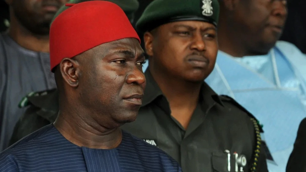 Thượng nghị sĩ Nigeria Ike Ekweremadu (người phía trước) vào năm 2012. Ảnh: AFP