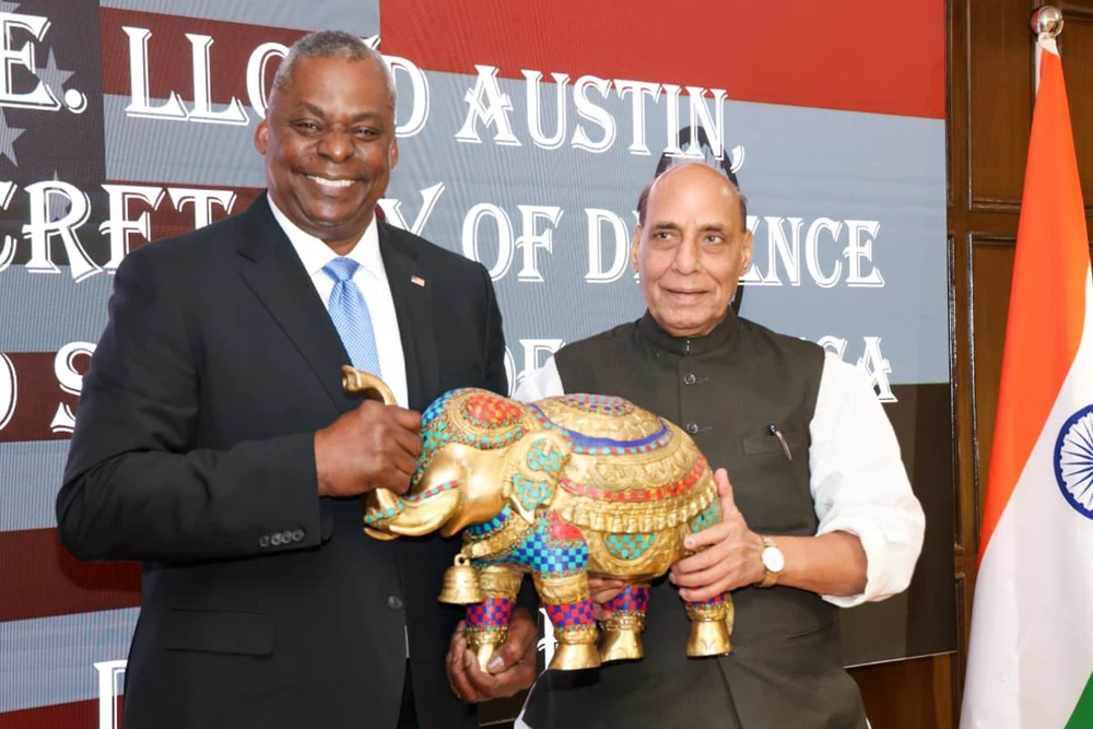 Bộ trưởng Quốc phòng Mỹ Lloyd Austin (trái) và Bộ trưởng Quốc phòng Ấn Độ Rajnath Singh tại thủ đô New Delhi (Ấn Độ) ngày 5-6. Ảnh: THE NEW INDIAN Bộ trưởng Quốc phòng Mỹ Lloyd Austin (trái) và Bộ trưởng Quốc phòng Ấn Độ Rajnath Singh tại thủ đô New Delhi (Ấn Độ) ngày 5-6. Ảnh: THE NEW INDIAN