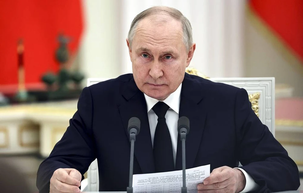 Tổng thống Nga Vladimir Putin phát biểu trước các đơn vị quân đội Nga tại Điện Kremlin (thủ đô Moscow, Nga) ngày 27-6. Ảnh: AP