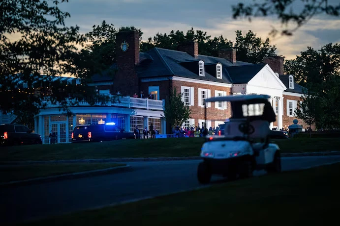 Đoàn xe chở ông Trump đến một sự kiện tại Câu lạc bộ golf quốc gia Bedminster, bang New Jersey (Mỹ) vào ngày 13-6. Ảnh: THE WASHINGTON POST