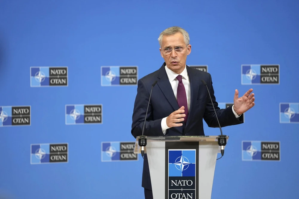 Tổng thư ký NATO Jens Stoltenberg trong cuộc họp báo ở trụ sở NATO tại thủ đô Brussel (Bỉ) ngày 6-7. Ảnh: AP