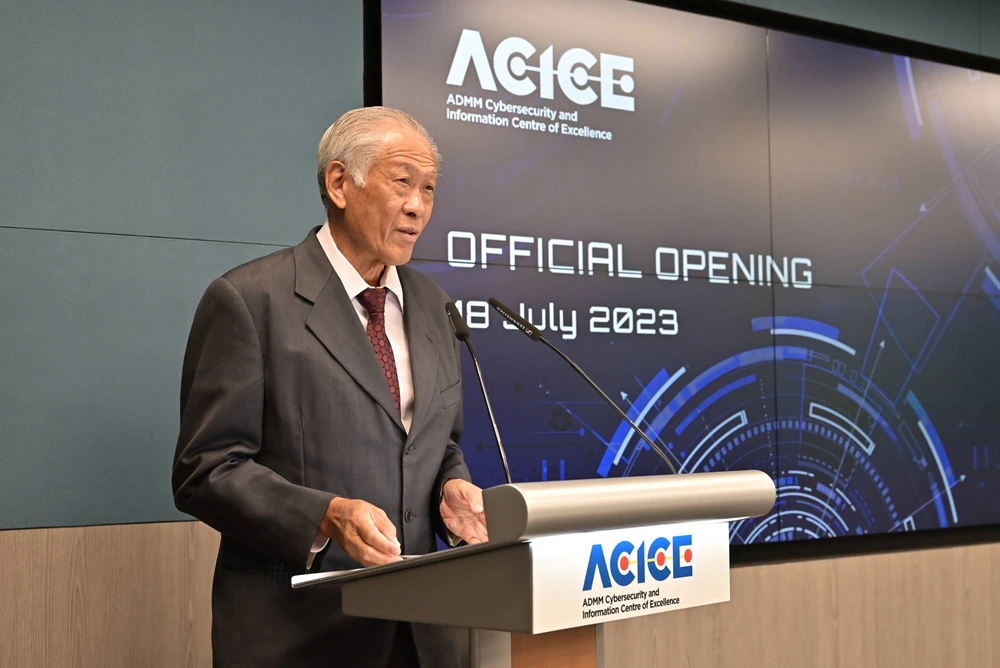Bộ trưởng Quốc phòng Singapore Ng Eng Hen chủ trì buổi lễ ra mắt Trung tâm Thông tin và An ninh mạng Bộ trưởng Quốc phòng ASEAN (ACICE) tại Singapore ngày 18-7. Ảnh: BỘ QUỐC PHÒNG SINGAPORE