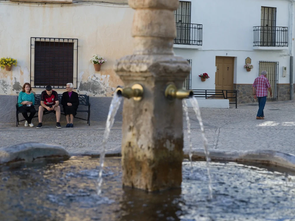 Một đài phun nước ở làng Cañar, vùng Andalusia (Tây Ban Nha). Ảnh: THE NEW YORK TIMES