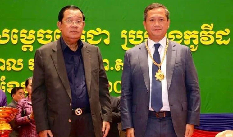 Thủ tướng Hun Sen (trái) và Đại tướng Hun Manet. Ảnh: KHMER TIMES