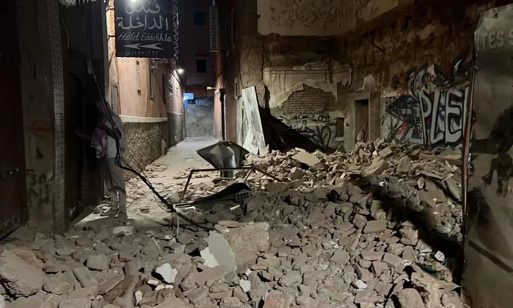 Tòa nhà bị hư hại ở trung tâm Tp Marrakesh (Morocco) sau trận động đêm 8-9. Ảnh: ANADOLO AGENCY