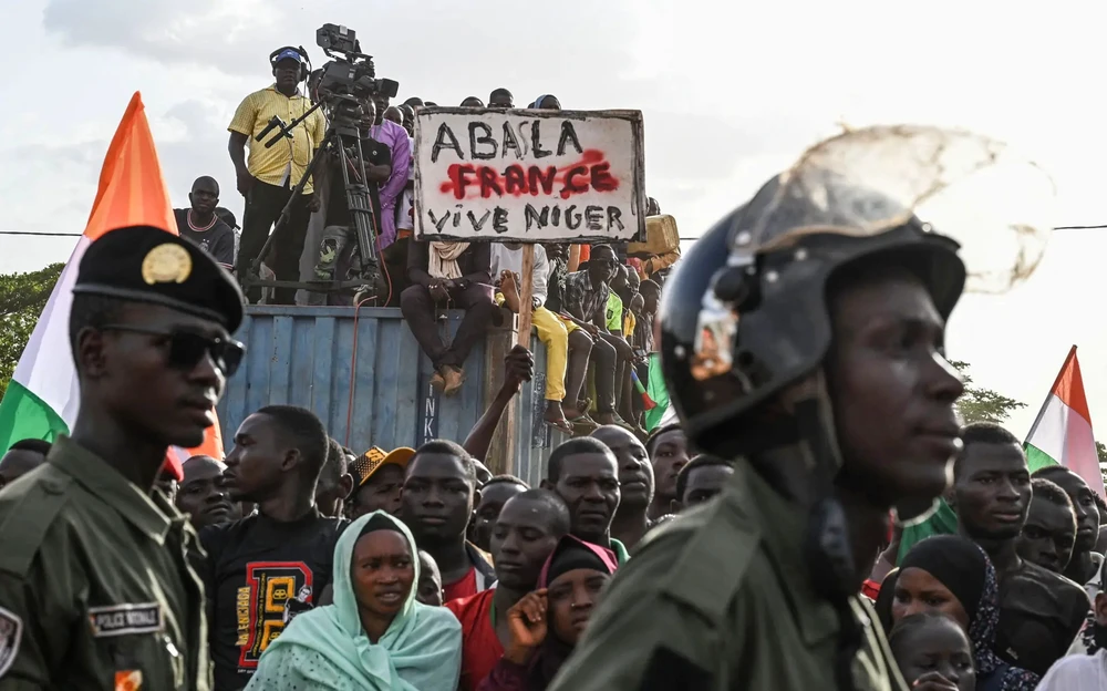 Châu Phi: Phiến quân tấn công quân đội Niger; Mỹ ngưng viện trợ Gabon