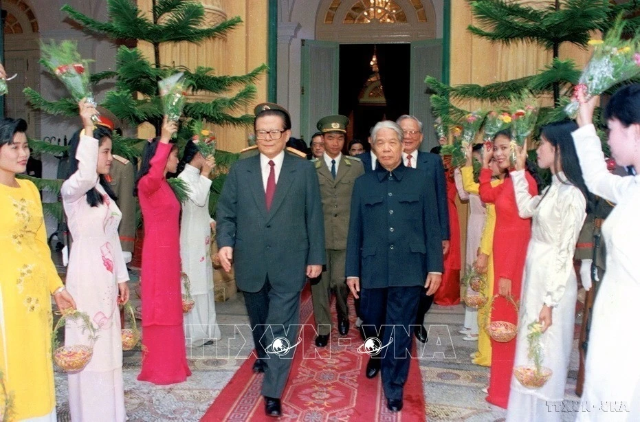 73 năm quan hệ hữu hảo Việt Nam - Trung Quốc qua những chuyến thăm