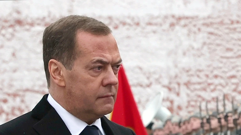 Ông Medvedev: Đức đang chuẩn bị gây chiến với Nga