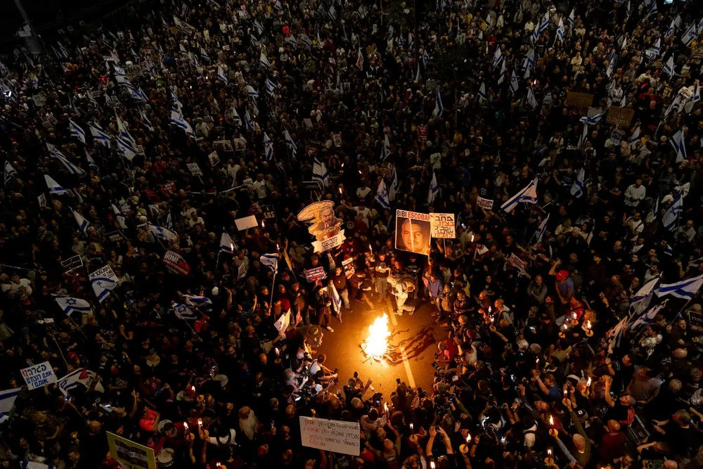 Áp lực bủa vây ông Netanyahu