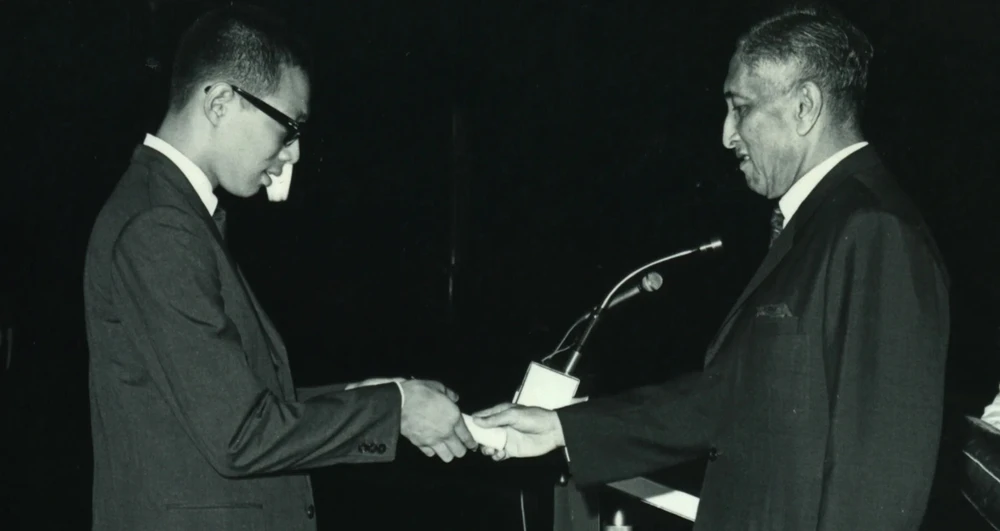 Ông Lý Hiển Long: Vị thủ tướng trưởng thành dưới tầm mắt của người dân Singapore