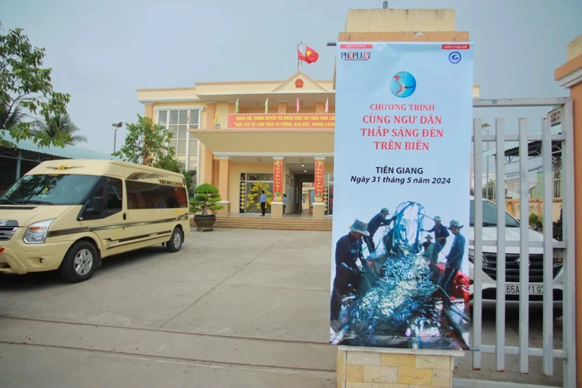 Toàn cảnh chương trình 'Cùng ngư dân thắp sáng đèn trên biển' tại Tiền Giang