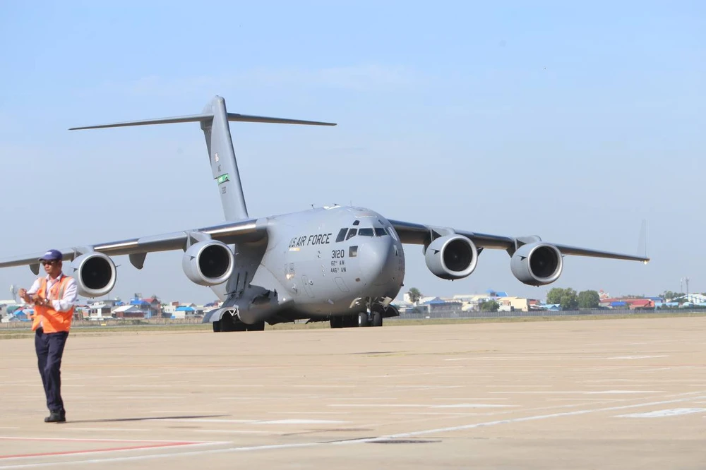 Chùm ảnh: Ông Austin đến Campuchia