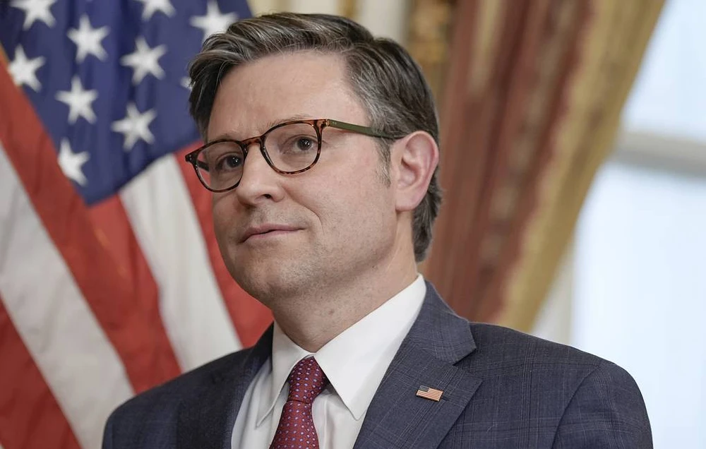 Chủ tịch Hạ viện Mỹ kêu gọi bãi nhiệm ông Biden sau phiên tranh luận với ông Trump