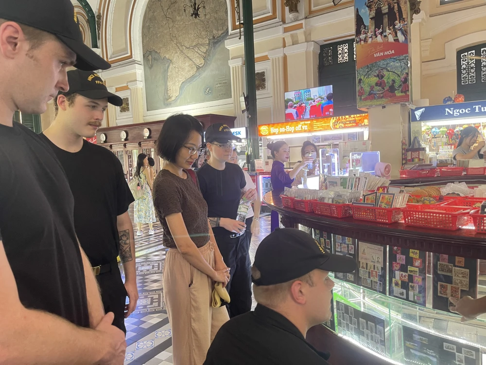 thủy thủ tàu Hải quân Hoàng gia Canada Montréal-1.jpg