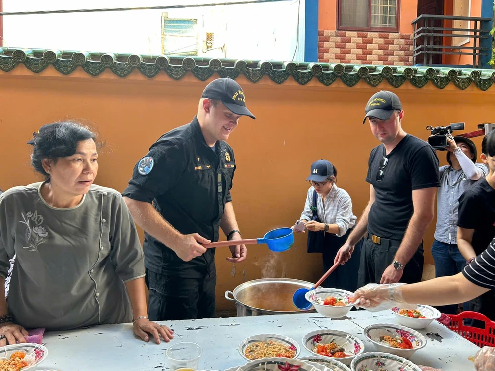 thủy thủ tàu Hải quân Hoàng gia Canada Montréal-4.jpg