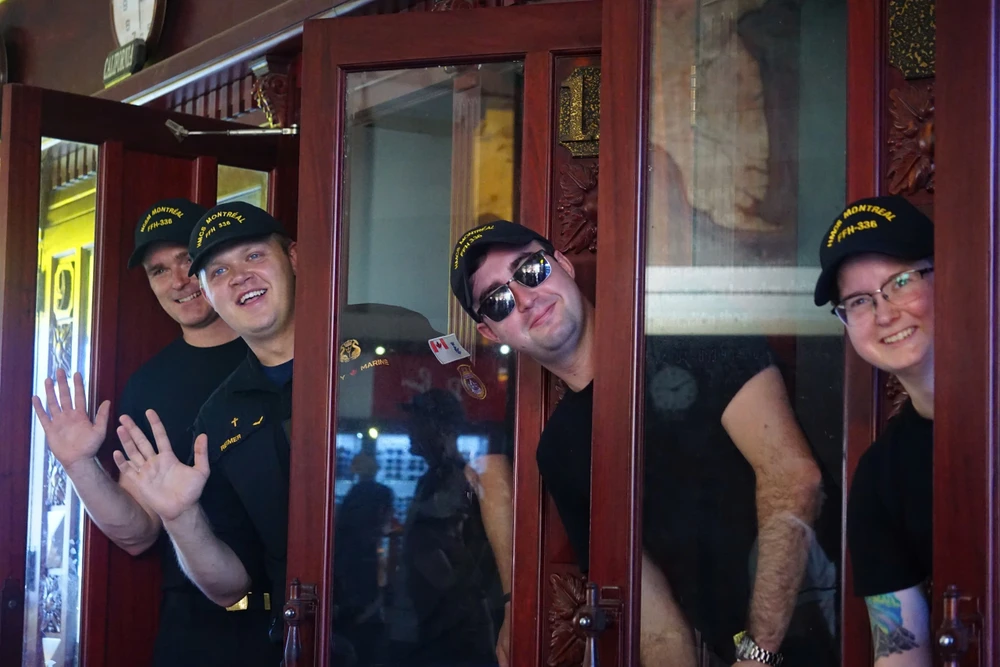 thủy thủ tàu Hải quân Hoàng gia Canada Montréal-5.jpg