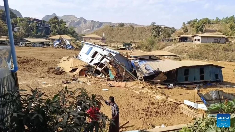 sap-mo-ngoc-bich-o-myanmar-12-nguoi-thiet-mang-hon-50-ngoi-nha-bi-chon-vui (1).jpg