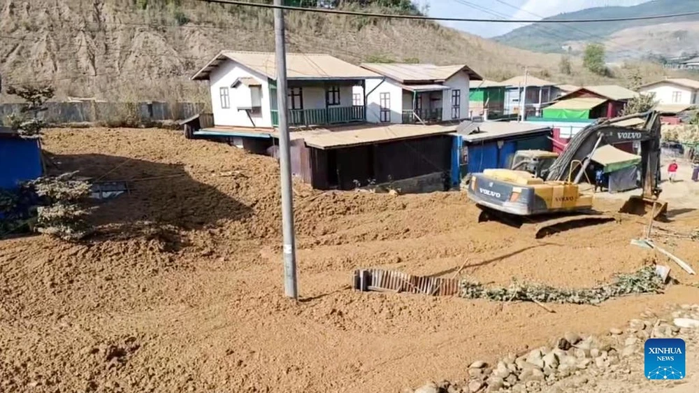 sap-mo-ngoc-bich-o-myanmar-12-nguoi-thiet-mang-hon-50-ngoi-nha-bi-chon-vui (3).jpg