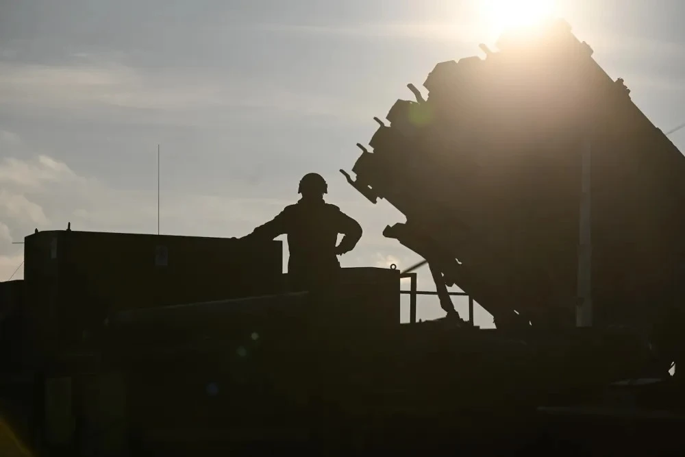 5-xu-huong-quan-su-dinh-hinh-nam-2025 (2).jpg