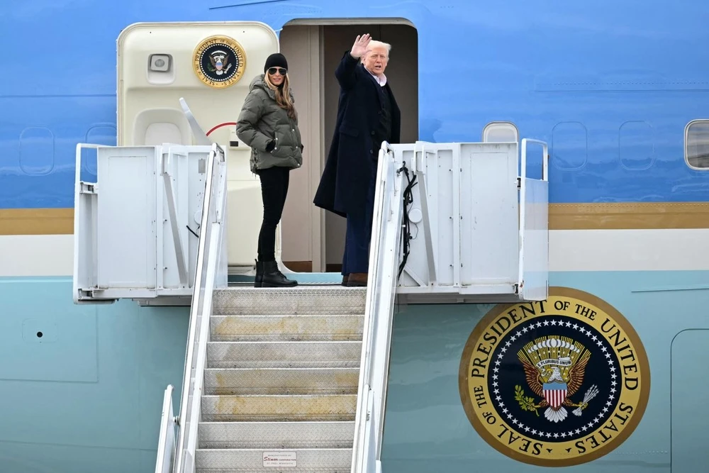 ong-trump-tham-cac-khu-vuc-thien-tai-o-north-carolina-va-california (2).jpg