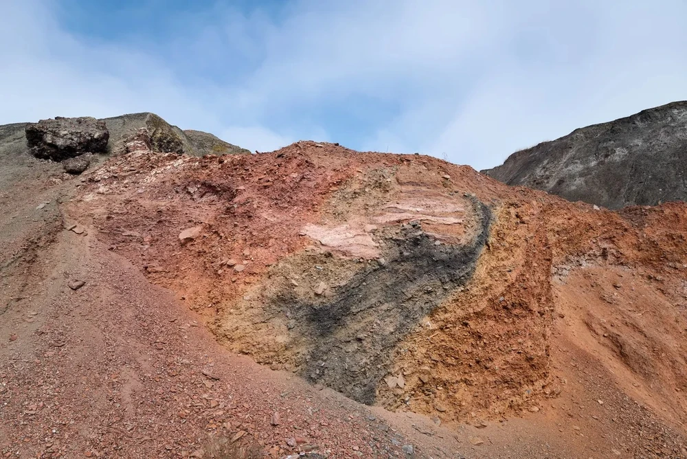 nhieu-cau-hoi-chua-loi-giai-sau-thoa-thuan-khoang-san-my-ukraine- (2).jpg