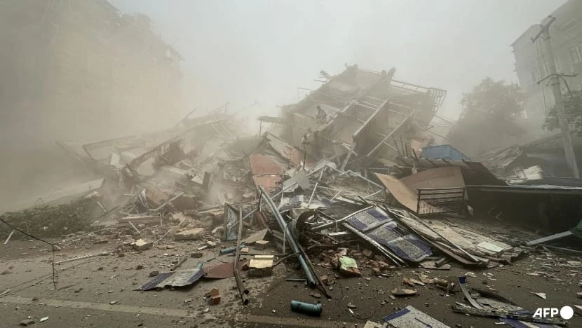 Chính quyền Myanmar cho biết có 144 người thiệt mạng và 732 người bị thương sau khi trận động đất mạnh 7,7 độ richter tấn công nước này.